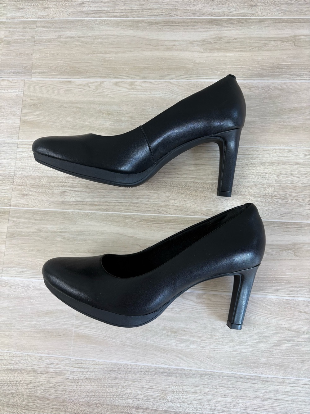 Clarks Black Rounded-Toe Block Heel Pumps 8.5 EUC Classic Office Clean Girl Chic - Picture 4 of 7